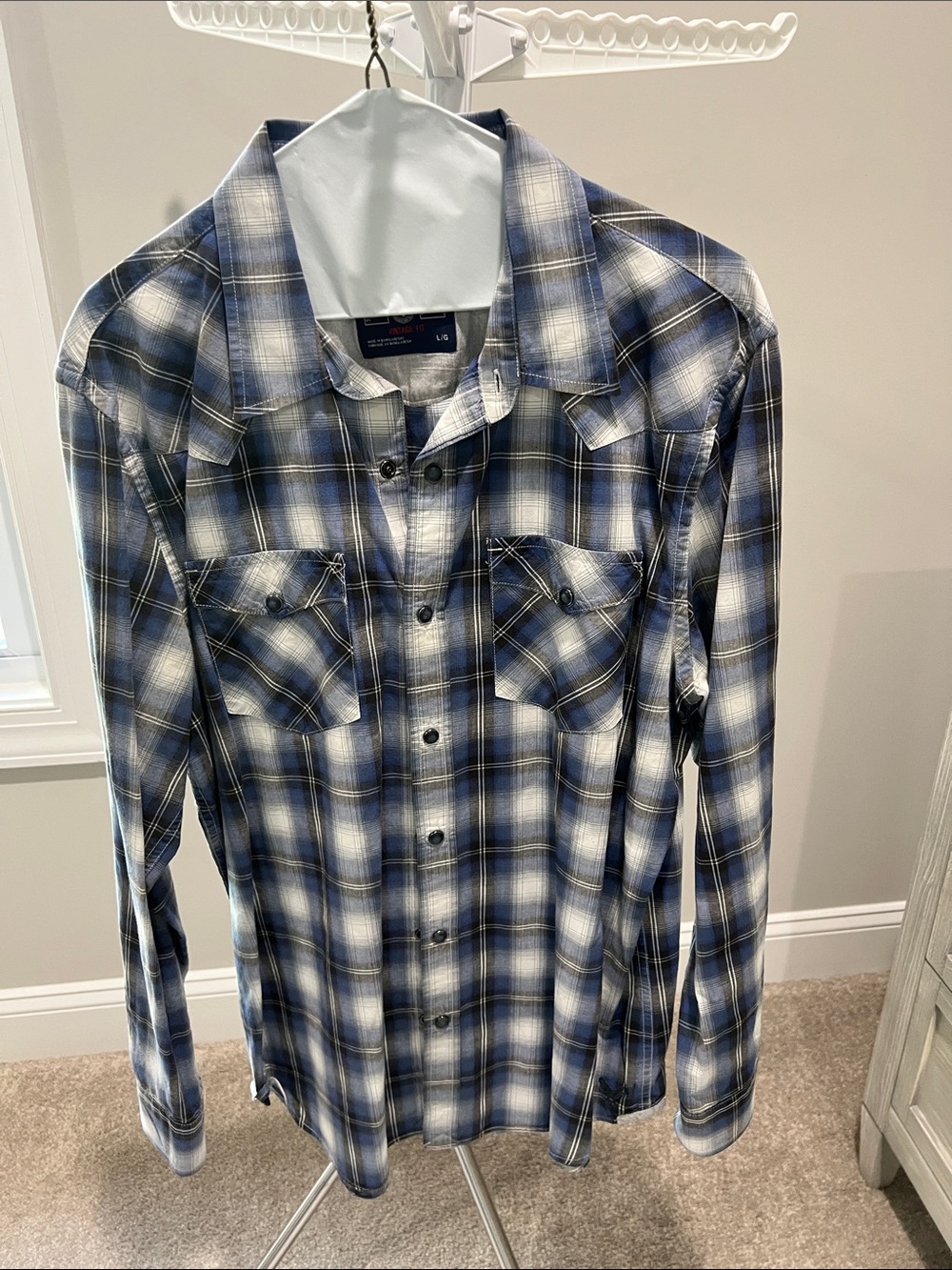 American eagle Men's Blue Plaid Long-Sleeve Button-Up Shirt